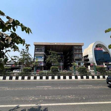 Hotel Gokul Solitaire, Surat Bhatha エクステリア 写真