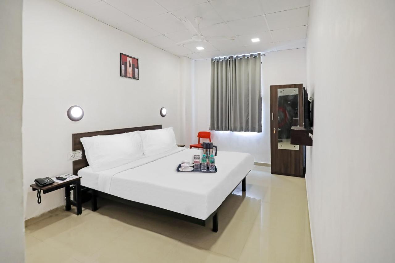 Hotel Gokul Solitaire, Surat Bhatha エクステリア 写真