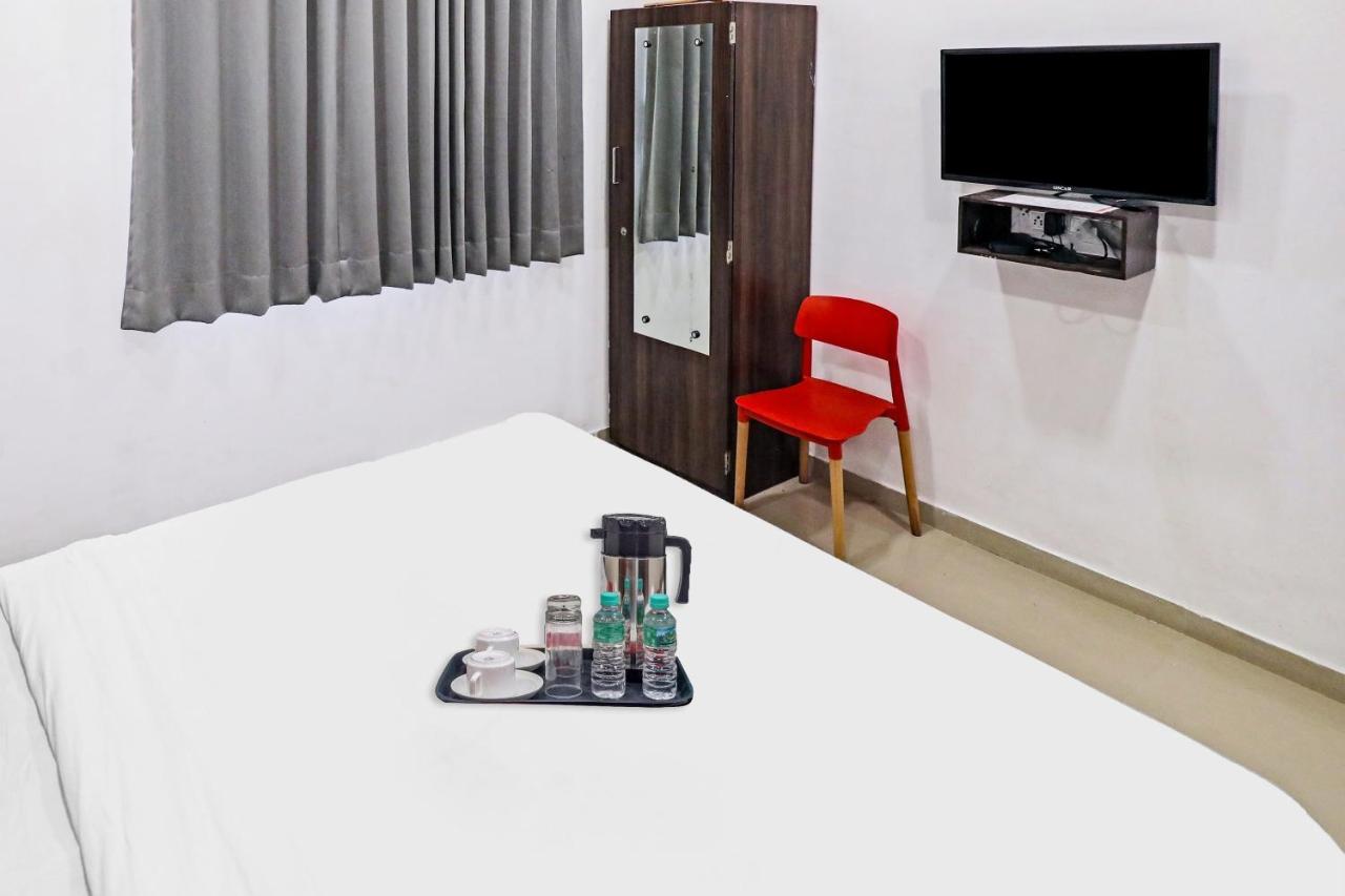 Hotel Gokul Solitaire, Surat Bhatha エクステリア 写真