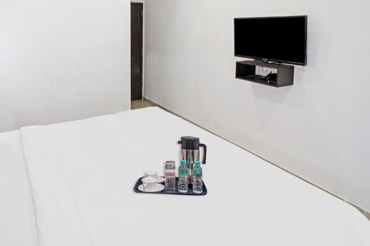 Hotel Gokul Solitaire, Surat Bhatha エクステリア 写真