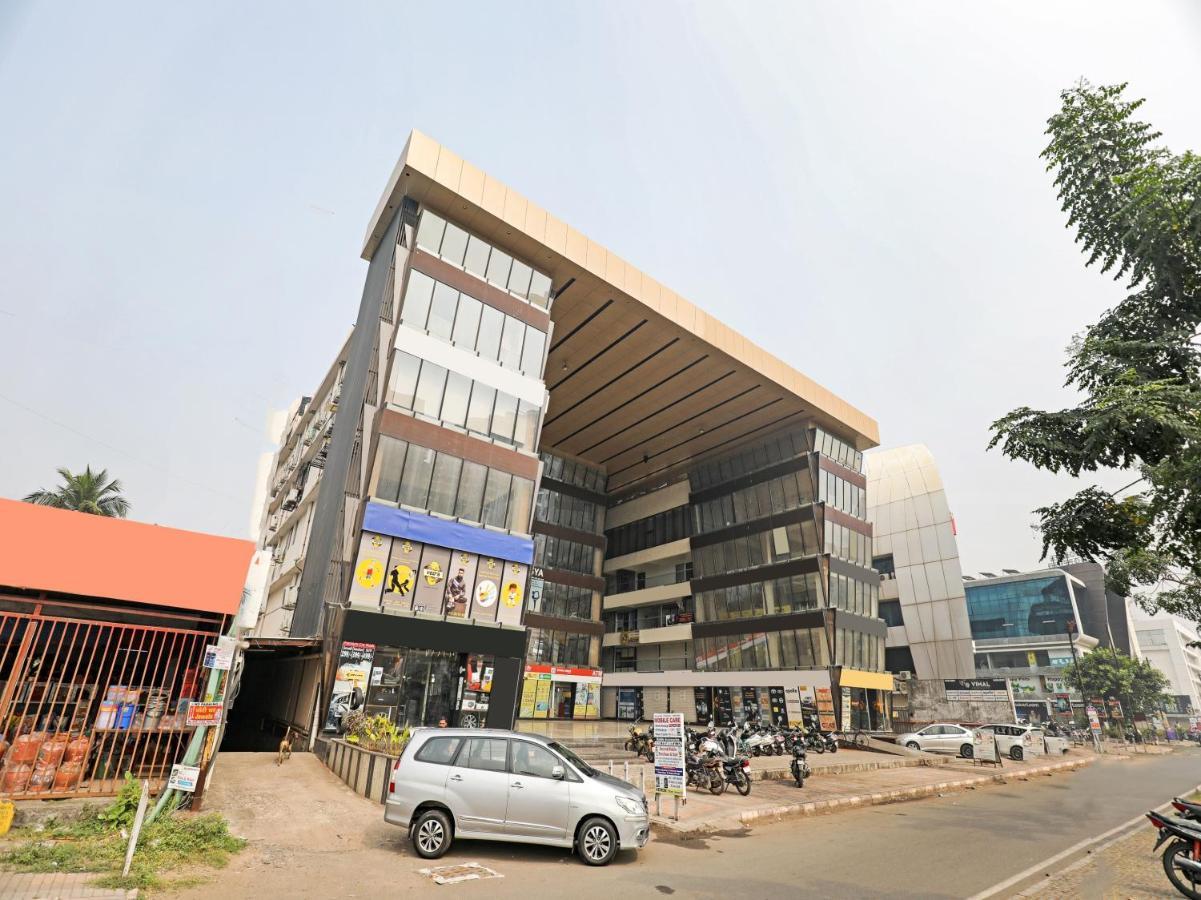 Hotel Gokul Solitaire, Surat Bhatha エクステリア 写真