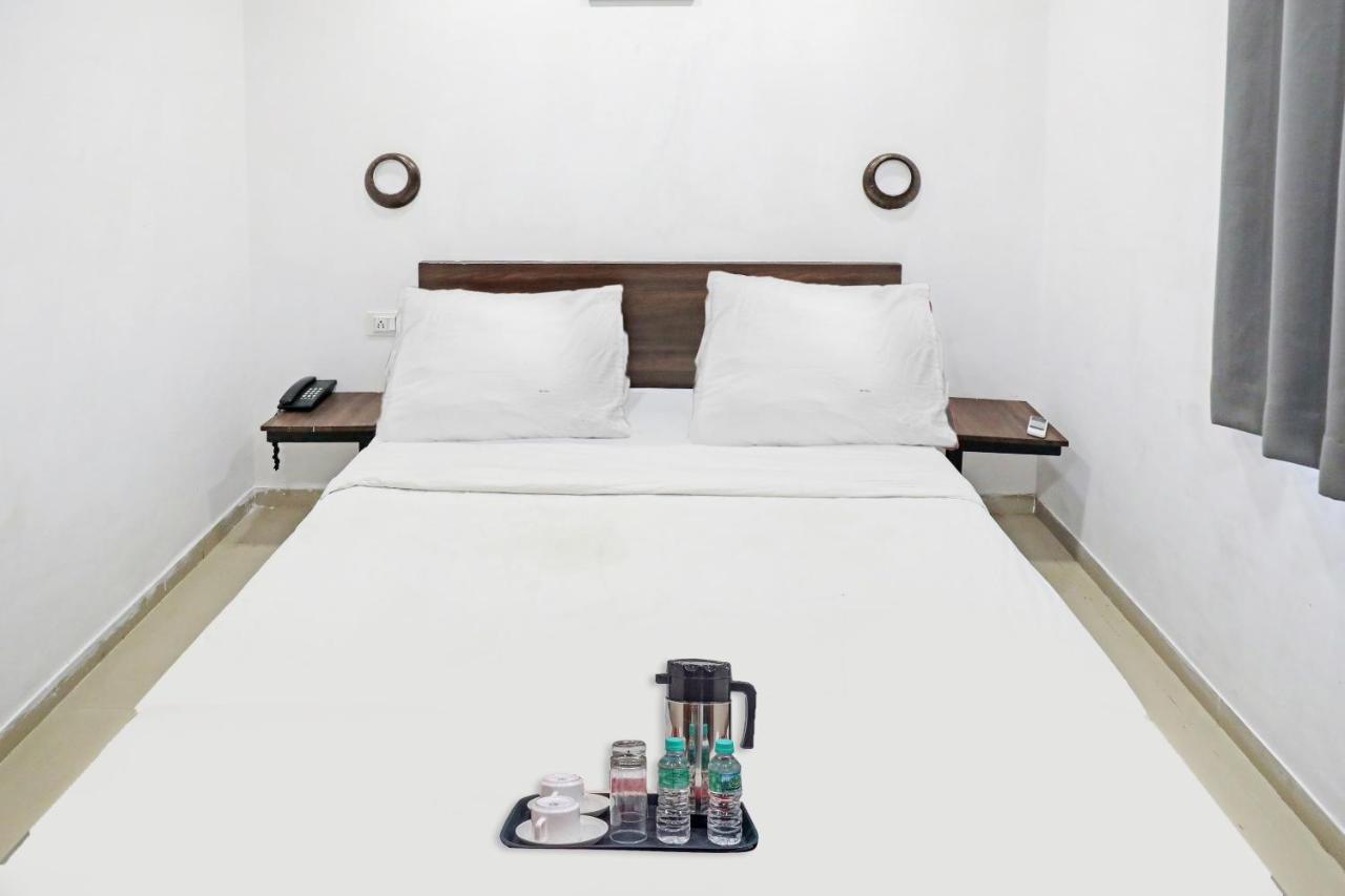 Hotel Gokul Solitaire, Surat Bhatha エクステリア 写真