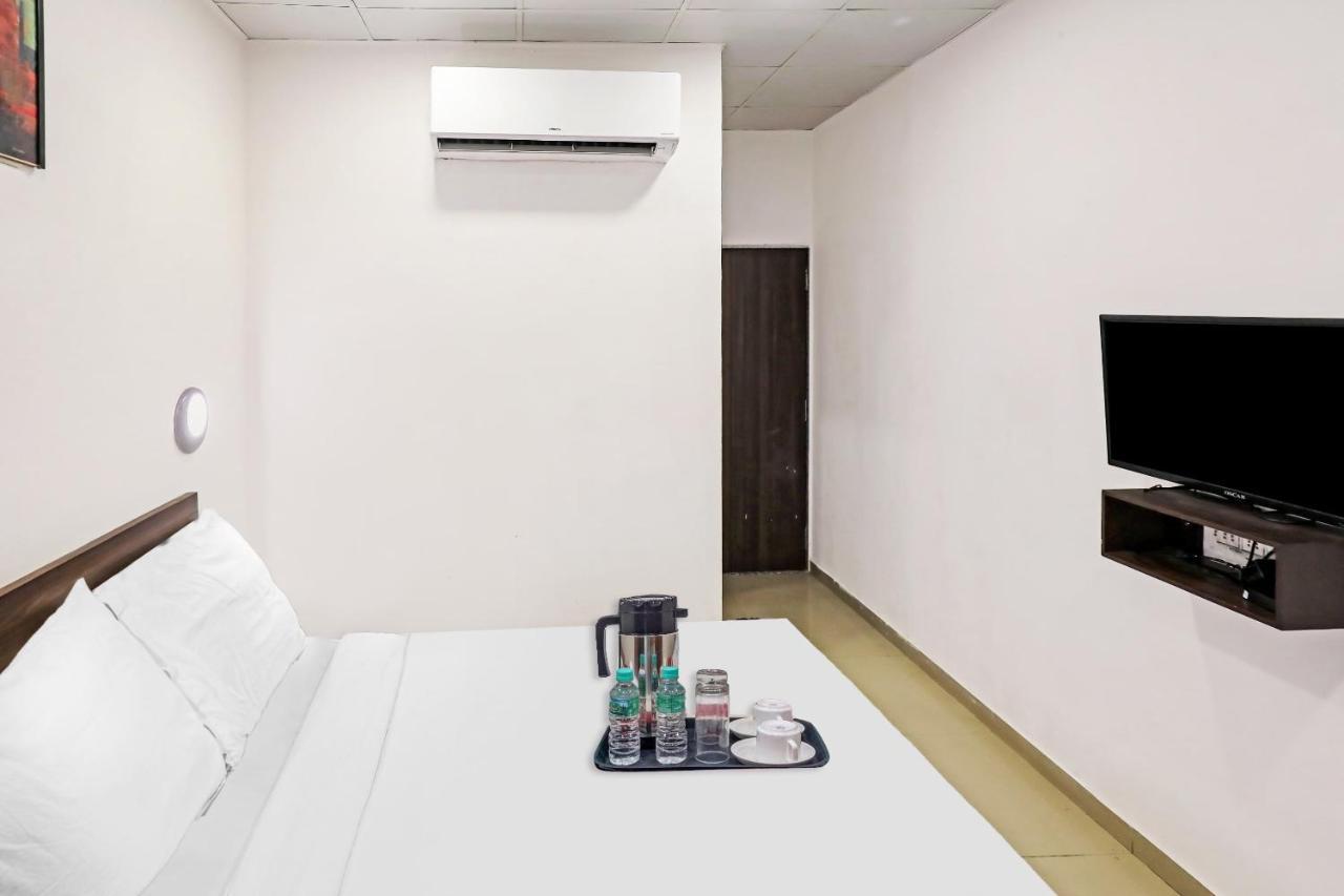 Hotel Gokul Solitaire, Surat Bhatha エクステリア 写真