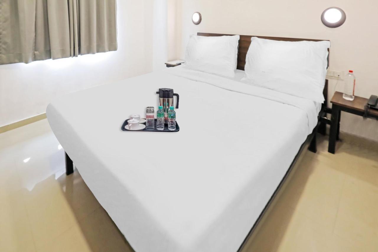 Hotel Gokul Solitaire, Surat Bhatha エクステリア 写真
