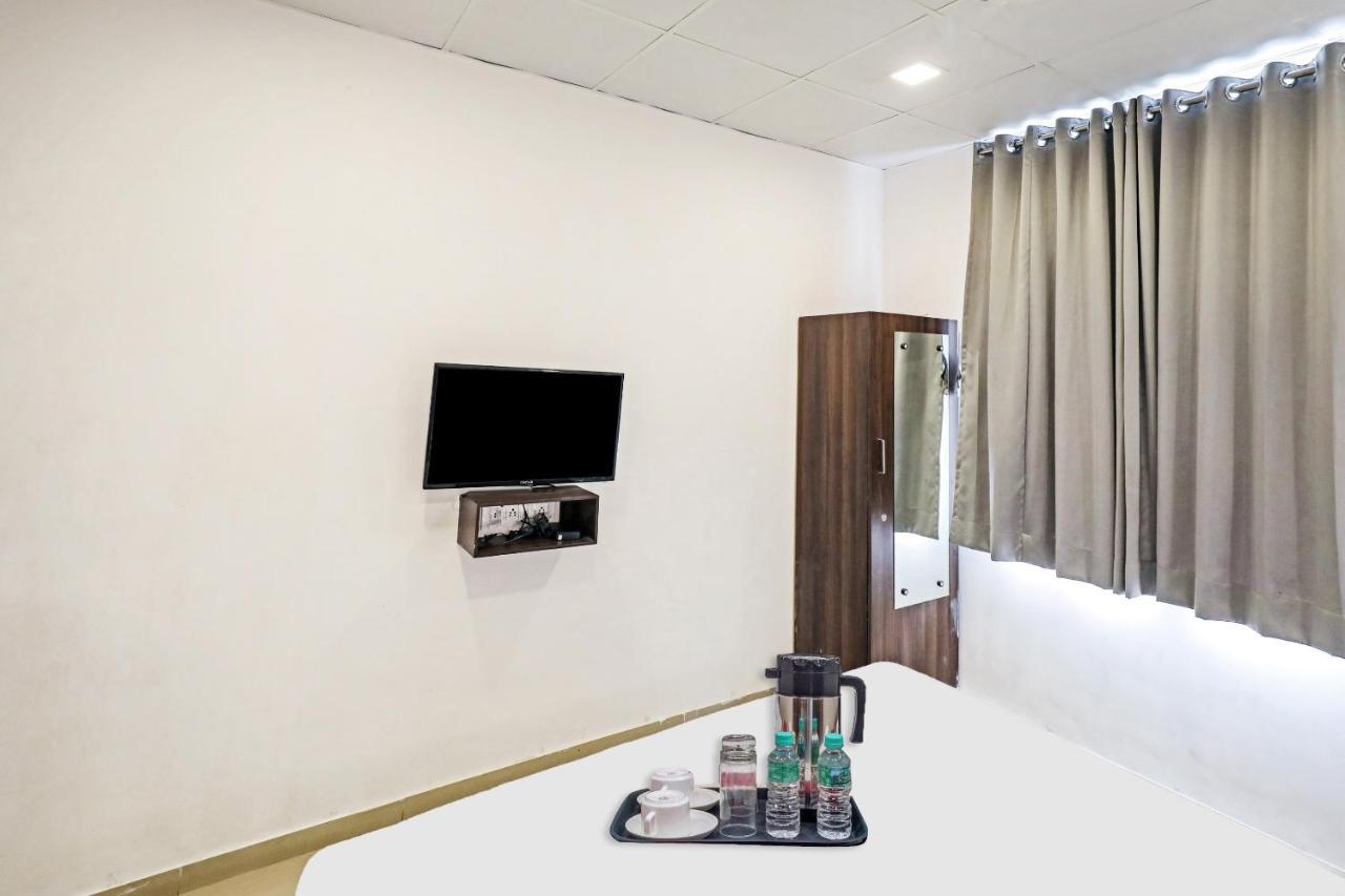 Hotel Gokul Solitaire, Surat Bhatha エクステリア 写真