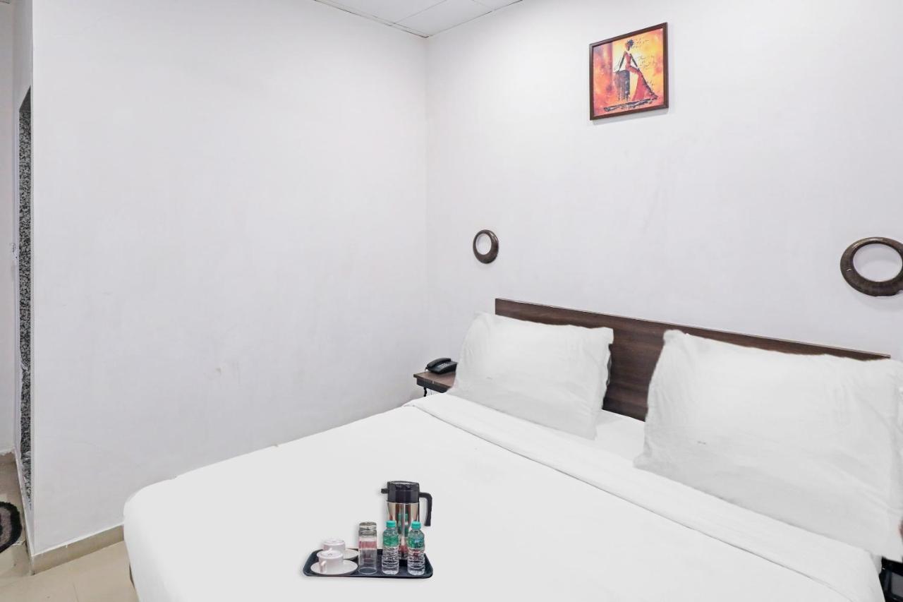 Hotel Gokul Solitaire, Surat Bhatha エクステリア 写真