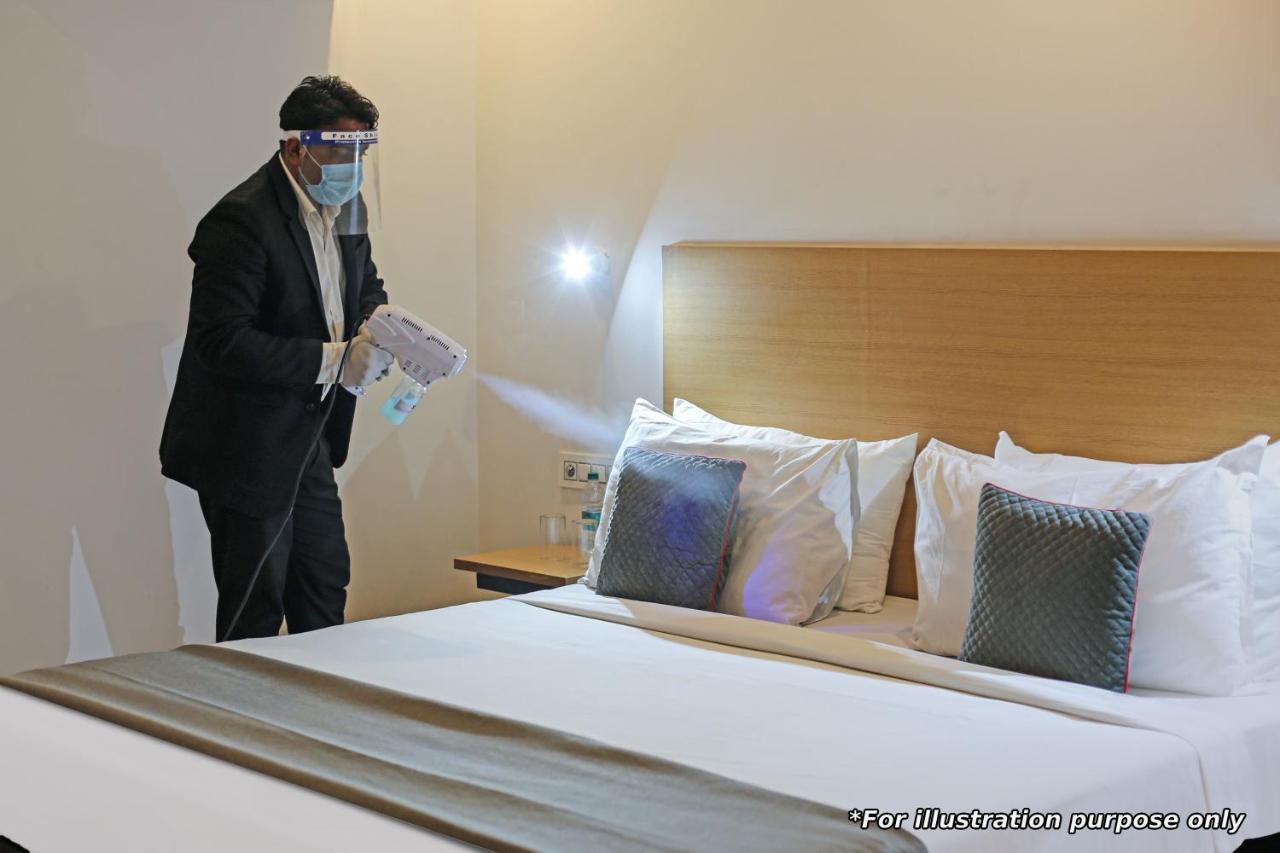 Hotel Gokul Solitaire, Surat Bhatha エクステリア 写真