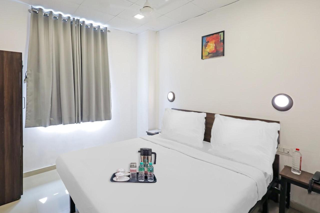 Hotel Gokul Solitaire, Surat Bhatha エクステリア 写真