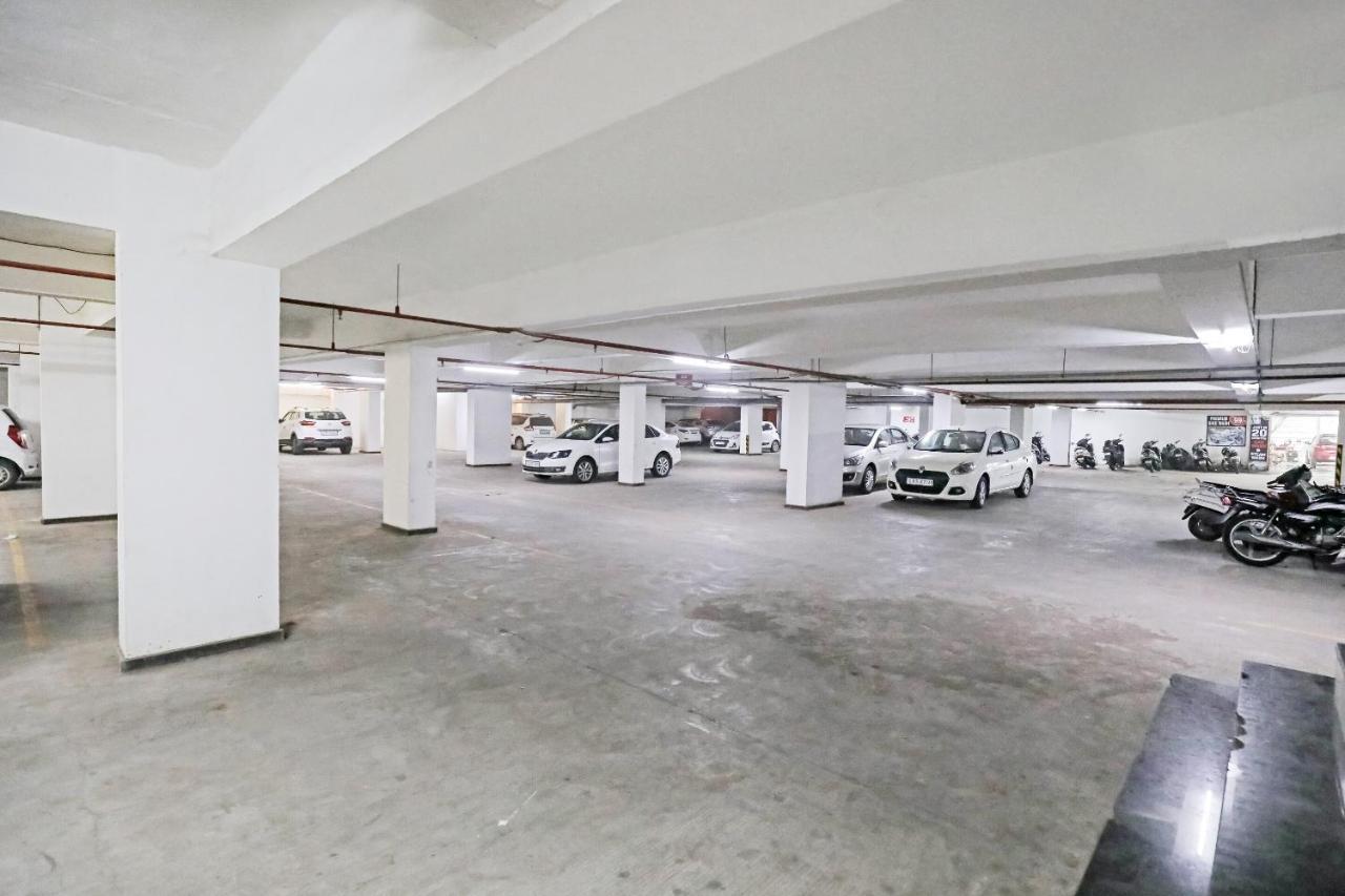 Hotel Gokul Solitaire, Surat Bhatha エクステリア 写真