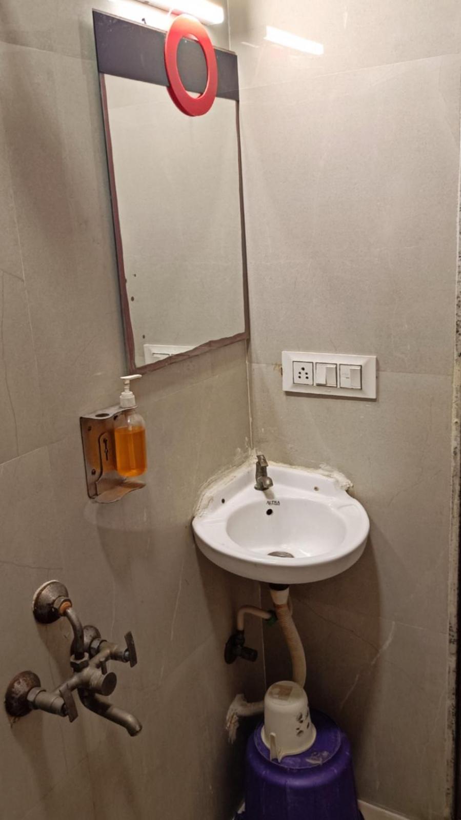Hotel Gokul Solitaire, Surat Bhatha エクステリア 写真