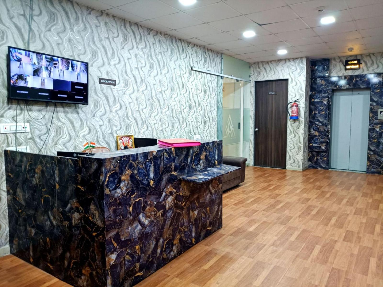 Hotel Gokul Solitaire, Surat Bhatha エクステリア 写真