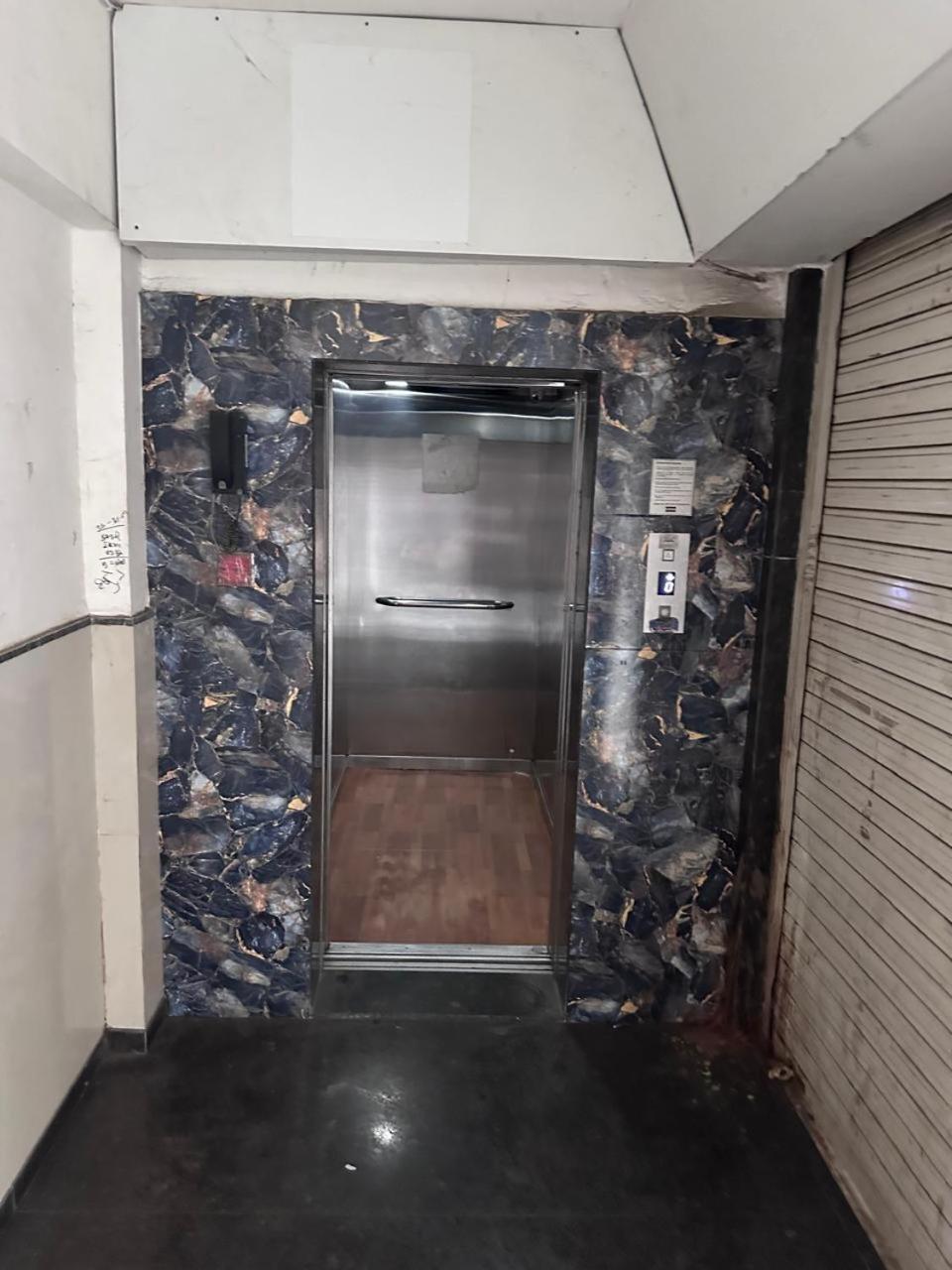 Hotel Gokul Solitaire, Surat Bhatha エクステリア 写真